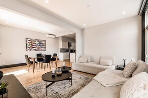 Smart TV - Modern Gem in Plateau Mont-Royal | Central & Lively (Montréal)