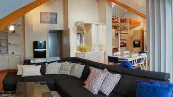 Una televisión de pantalla plana