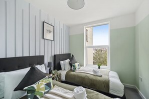 2 bedrooms, Egyptian cotton sheets, iron/ironing board, Internet - The Green Suite in Bristol City Centre (Saint Paul's)