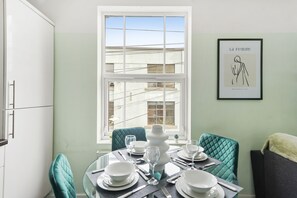 Dining - The Green Suite in Bristol City Centre (Saint Paul's)