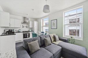 TV - The Green Suite in Bristol City Centre (Saint Paul's)