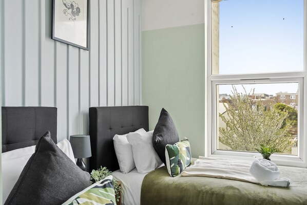 2 bedrooms, Egyptian cotton sheets, iron/ironing board, Internet - The Green Suite in Bristol City Centre (Saint Paul's)