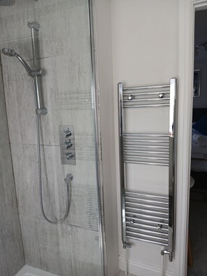 Comfort Studio | Bathroom - The Coach House (Sandwich)