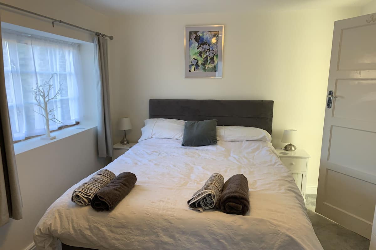 Comfort Studio | Individually furnished, laptop workspace, iron/ironing board, free WiFi