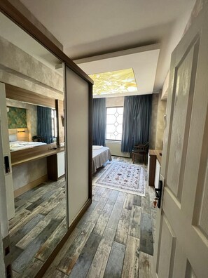 Premium bedding, in-room safe, desk, laptop workspace - Feridiye 71 (Istanbul)