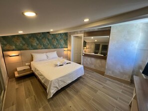 Premium bedding, in-room safe, desk, laptop workspace - Feridiye 71 (Istanbul)