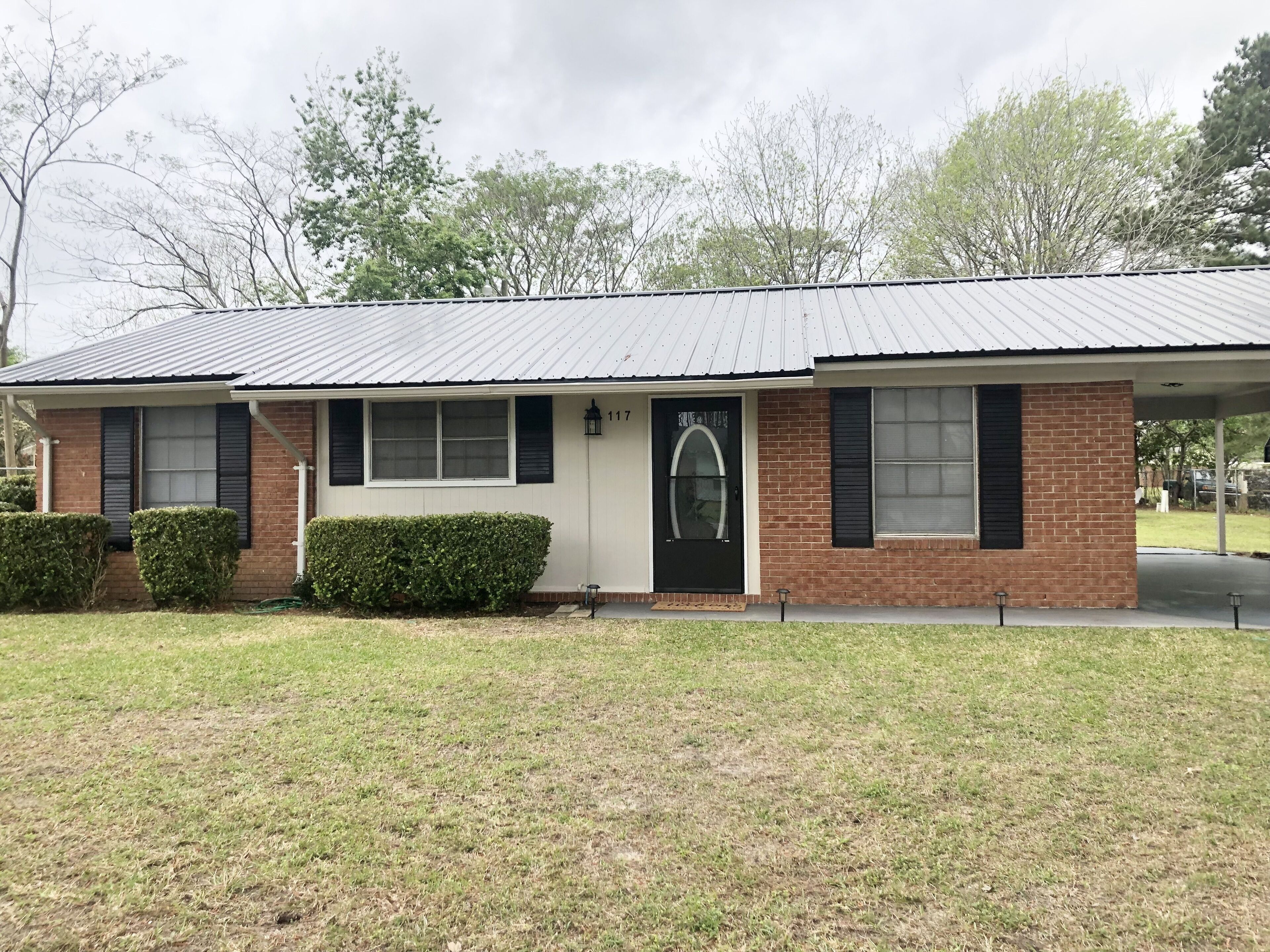 3 bdrm w basketball court & fire pit-Travel worker