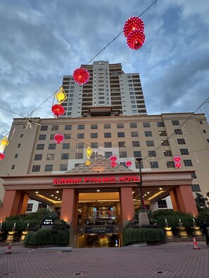 Vista frontal de la propiedad