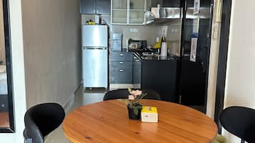 Deluxe Studio Suite | Living area | Flat-screen TV