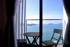 Apartamento, vista para o mar | Sacada