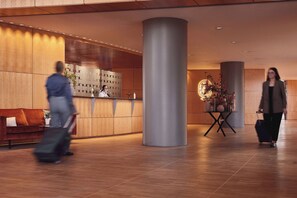 Lobby - Van der Valk Hotel Paris CDG Airport (Roissy-en-France)