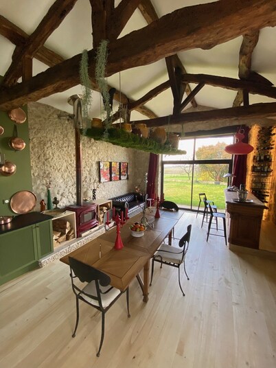 Charmed country house in a bucolic environment 