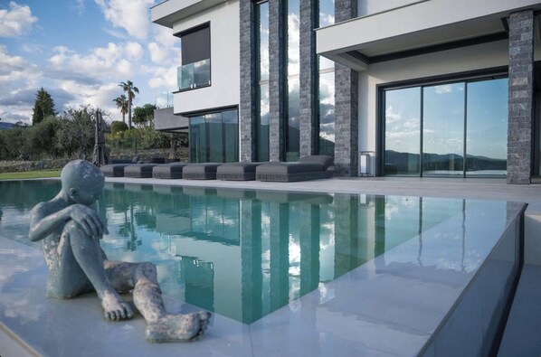 Outdoor pool - Medusa's House: French Riviera (Opio)