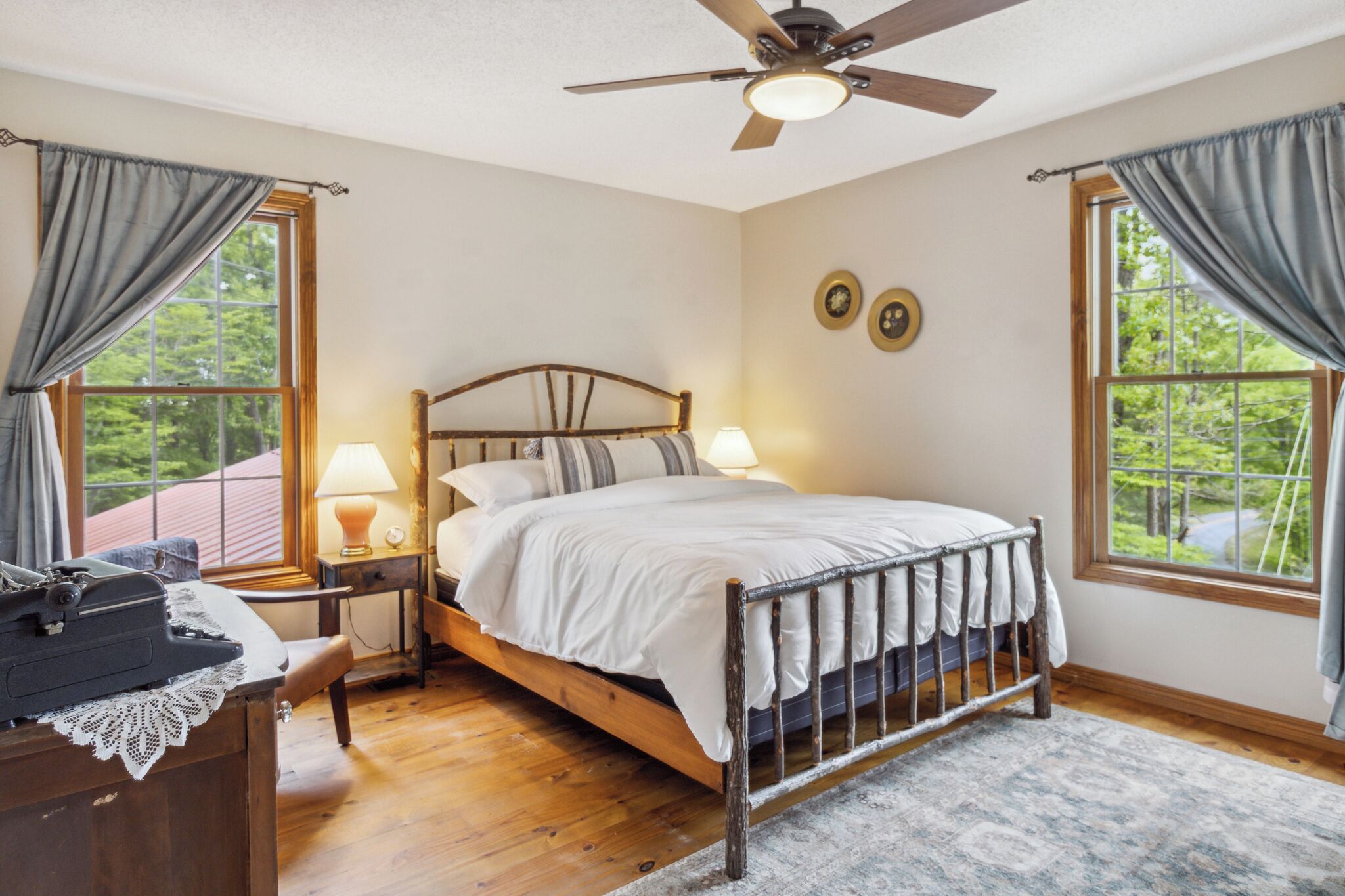 3bed/ 3bath, 3 POOLS, boat ramp 1 mile away, BOAT storage