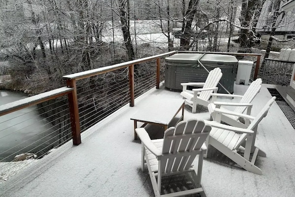 Tina de hidromasaje al aire libre