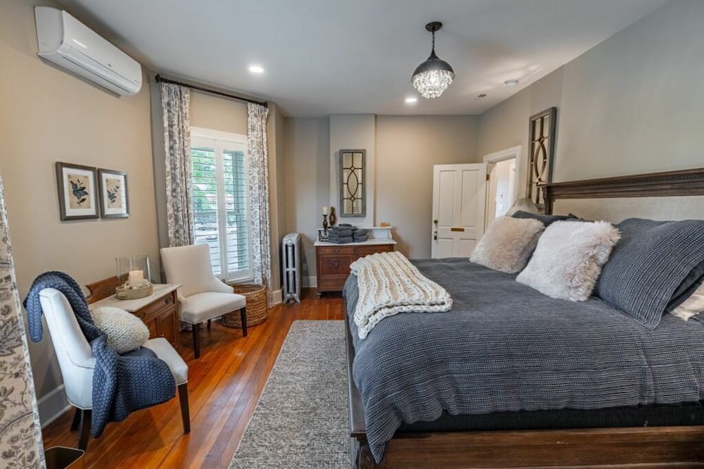 Luxury King Suite in the heart of the Royal Gorge Region