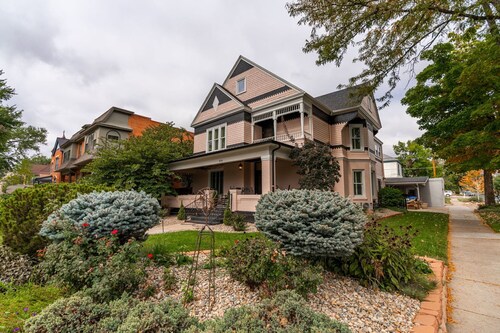 Luxury King Suite in the heart of the Royal Gorge Region