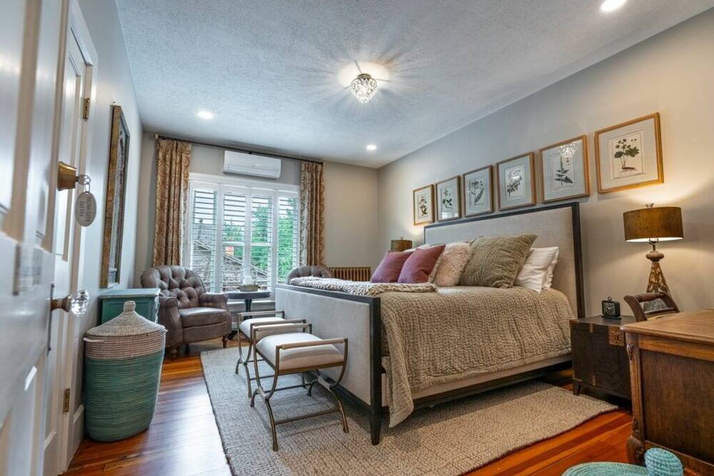 King Suite in the heart of the Royal Gorge Region