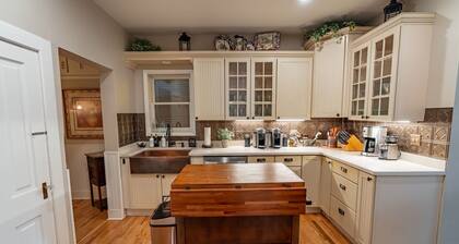 King Suite in the heart of the Royal Gorge Region