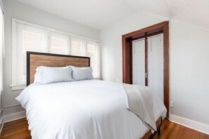 1 室のベッドルーム、アイロン / アイロン台、WiFi (無料)、ベッドシーツ