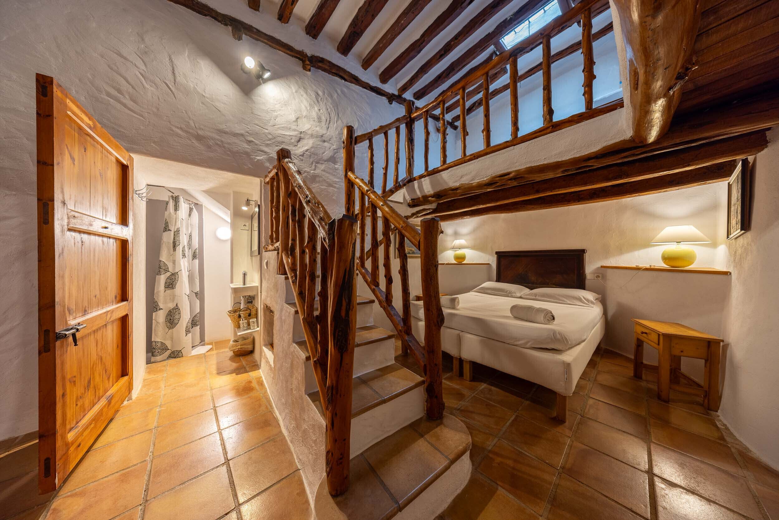 5 bedrooms, iron/ironing board, free WiFi, bed sheets