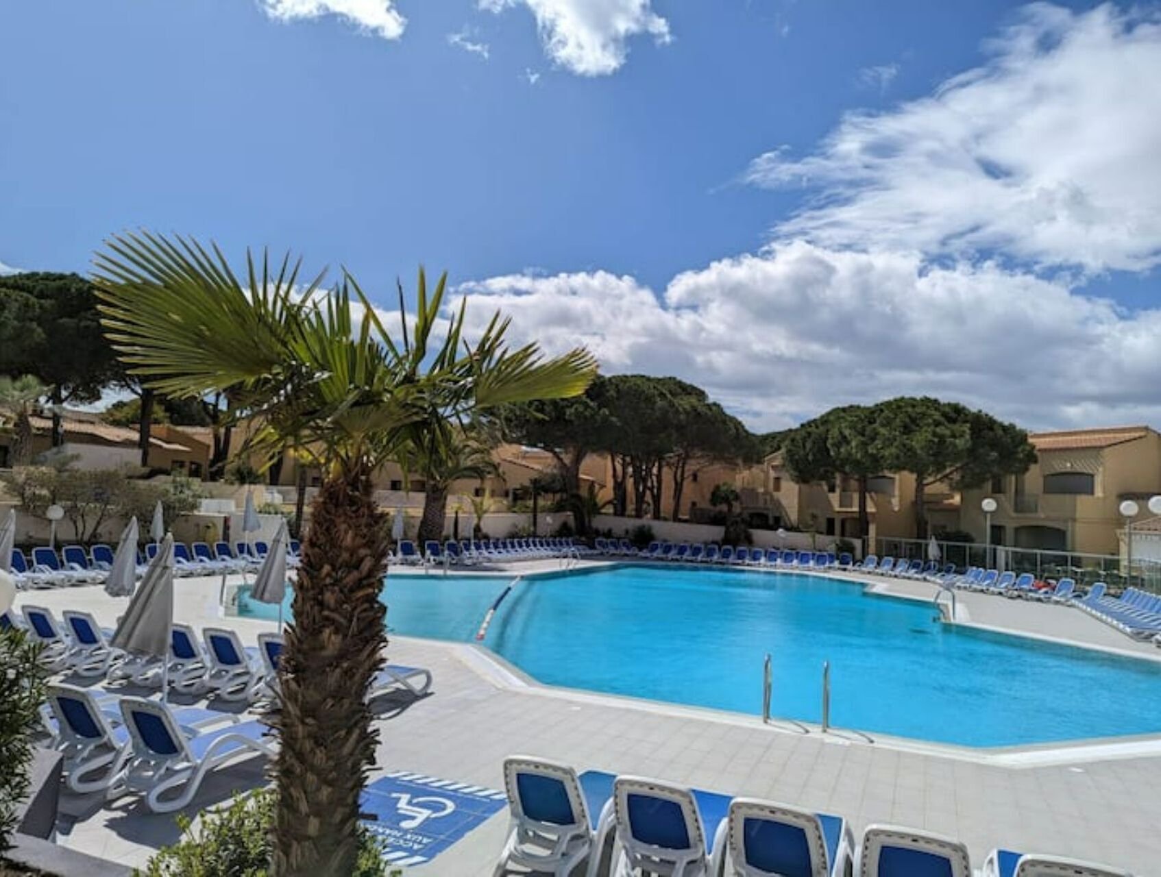 T3 Piscine Chauffée, 5min Plage, Clim, Pinède, et Parking