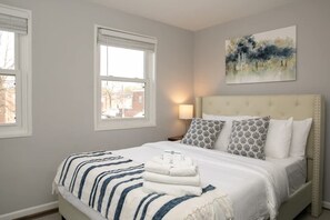 3 Schlafzimmer, Schreibtisch, Bügeleisen/Bügelbrett, WLAN