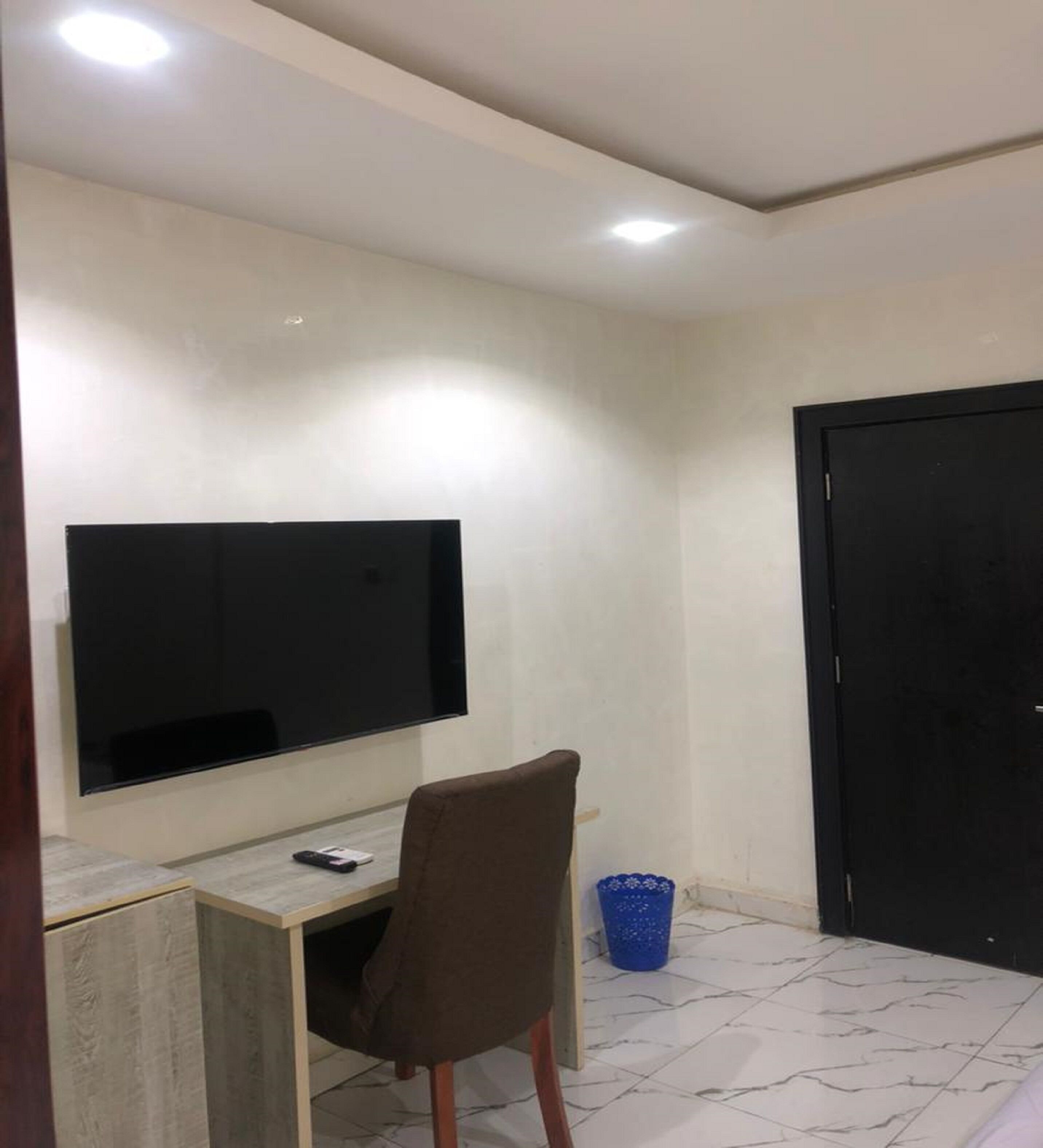 Premium bedding, individually decorated, individually furnished, desk