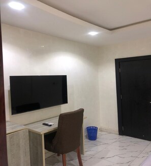 高档床上用品、特色装修、特色家居、办公桌