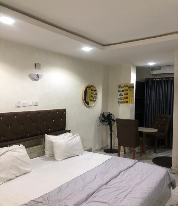 高档床上用品、特色装修、特色家居、办公桌