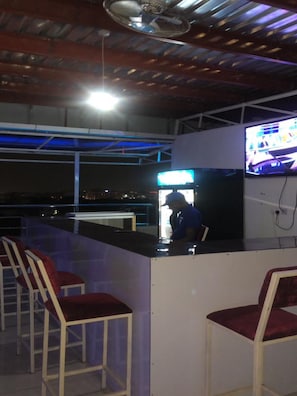 2 bares/lounges
