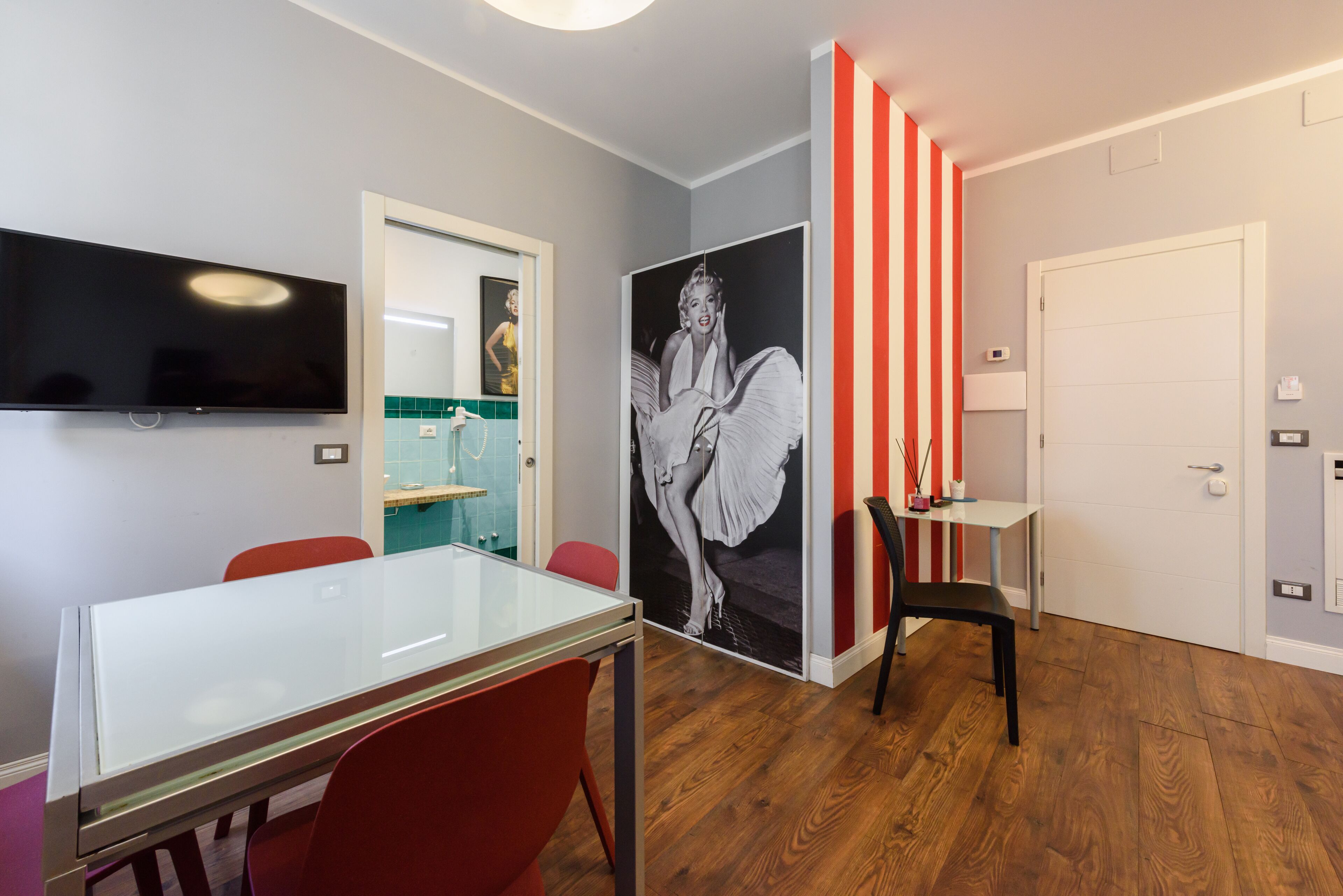 Comfort-Apartment | Wohnbereich | 40-Zoll-Flachbildfernseher mit Digitalempfang, Fernseher