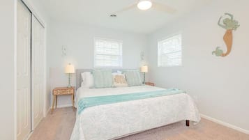 3 bedrooms, desk, iron/ironing board, travel crib