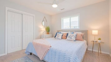 3 bedrooms, desk, iron/ironing board, travel crib