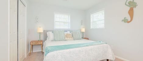 3 bedrooms, desk, iron/ironing board, travel cot