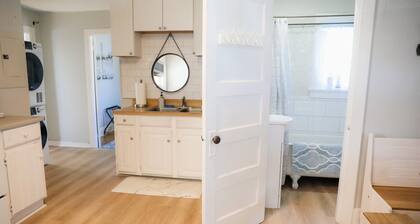 Cozy 2bdrm Apt. Walk downtown bring your pets