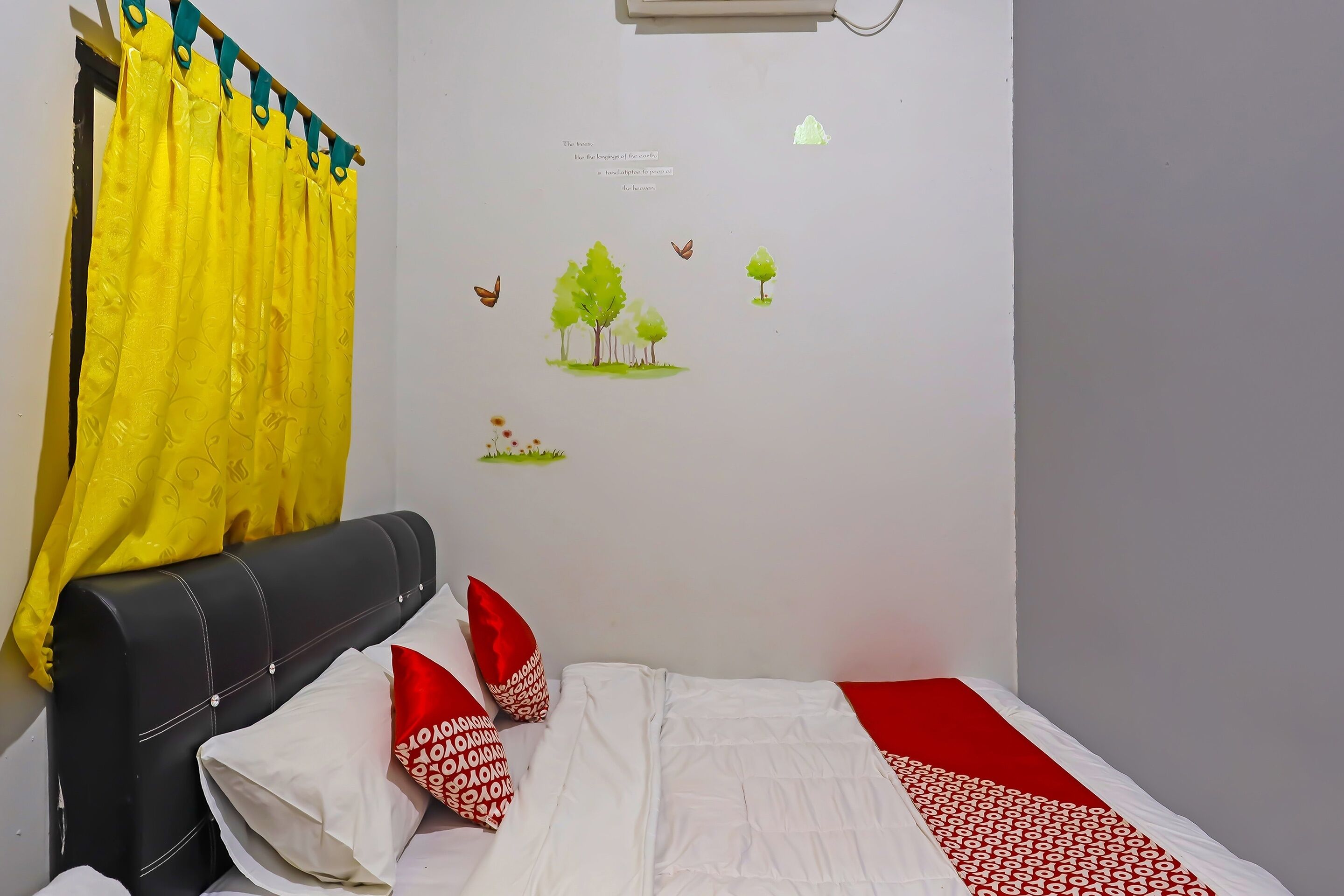 Deluxe dubbelrum | Skrivbord, arbetsyta för laptop och sängkläder