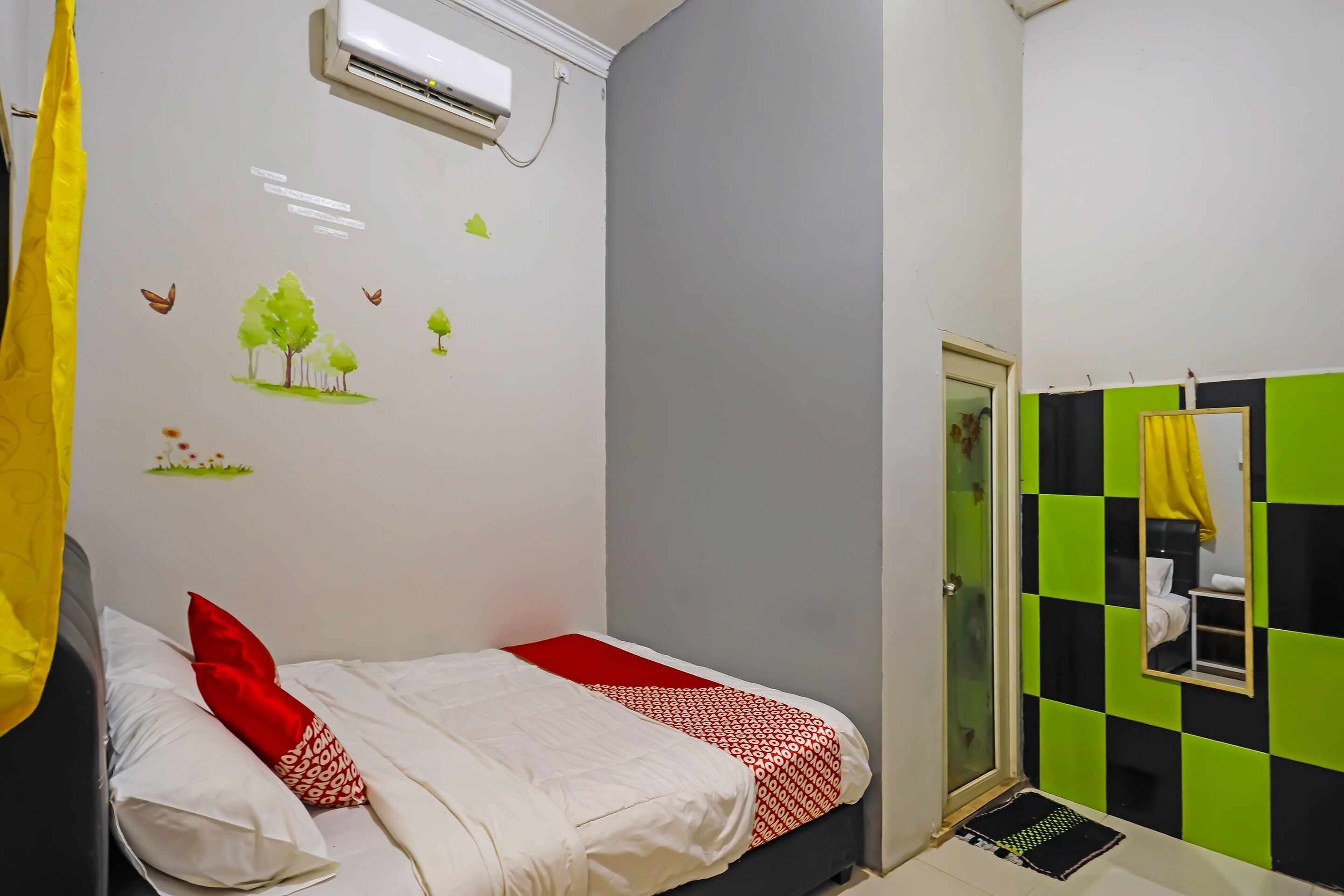 deluxe double room | 1 bedroom, desk, laptop workspace, bed sheets