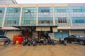 Front of property - Hotel O Hasan House Syariah 2NearVihara Budhi Bhakti (Batam)