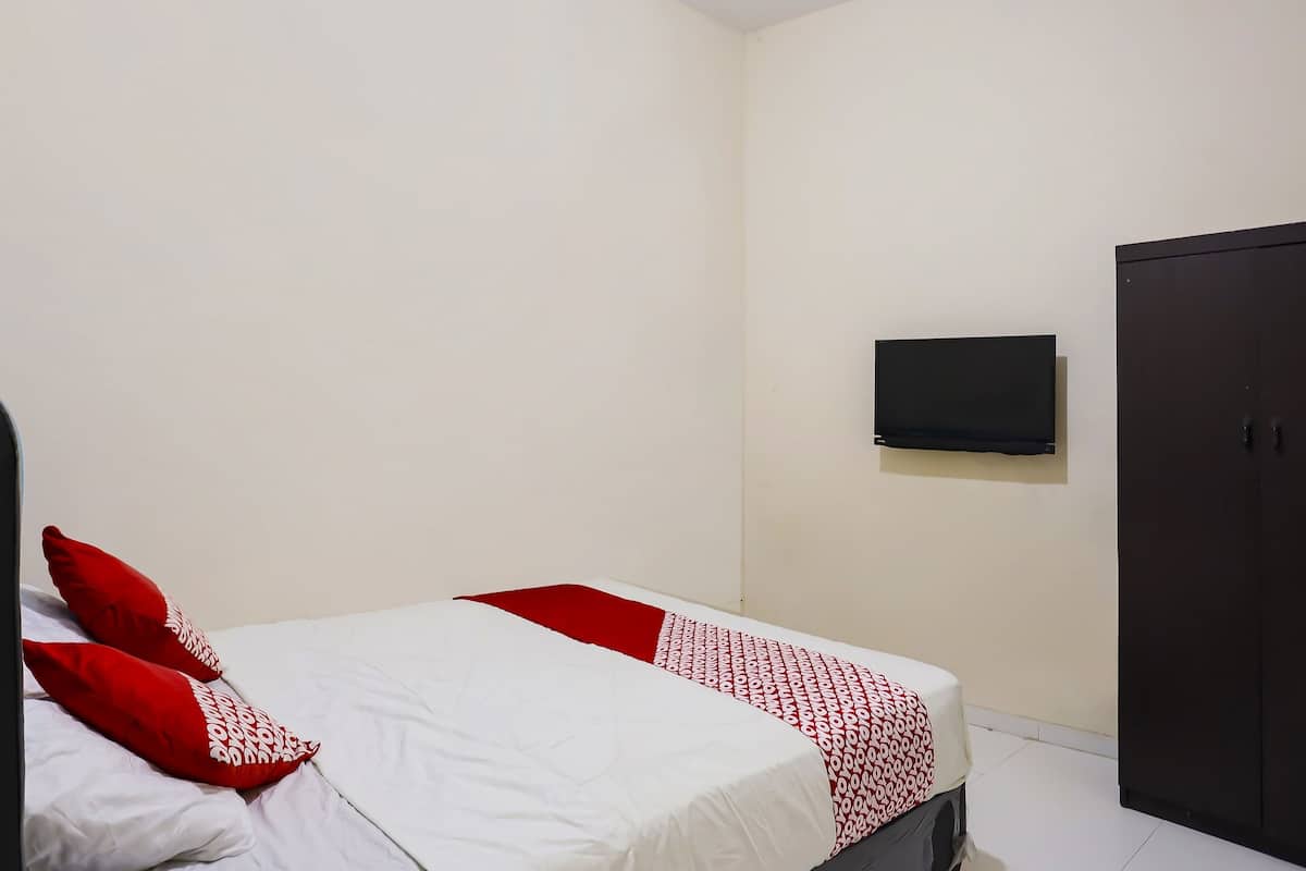 deluxe double room | 1 bedroom, desk, laptop workspace, bed sheets