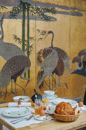 每日付費供應當地料理早餐