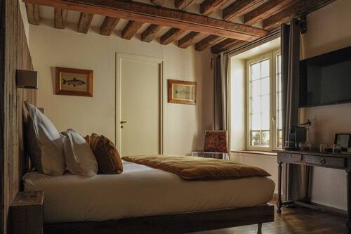 Chambre supérieure double | Coffre-fort, espace de travail pour ordinateurs portables