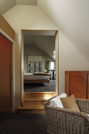 Suite, Harbor View | In-room safe, laptop workspace, blackout drapes, soundproofing - L'Absinthe Hôtel (Honfleur)