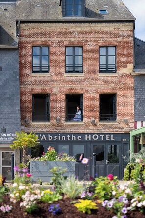 Front of property - L'Absinthe Hôtel (Honfleur)