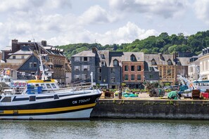 Front of property - L'Absinthe Hôtel (Honfleur)