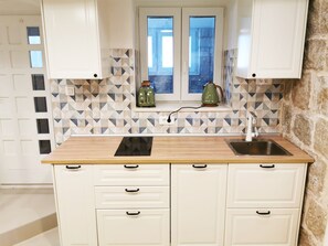 City Villa, 3 Bedrooms, Kitchen | Private kitchen | Full-size fridge, microwave, oven, stovetop - CroBeauty Villa (Split)