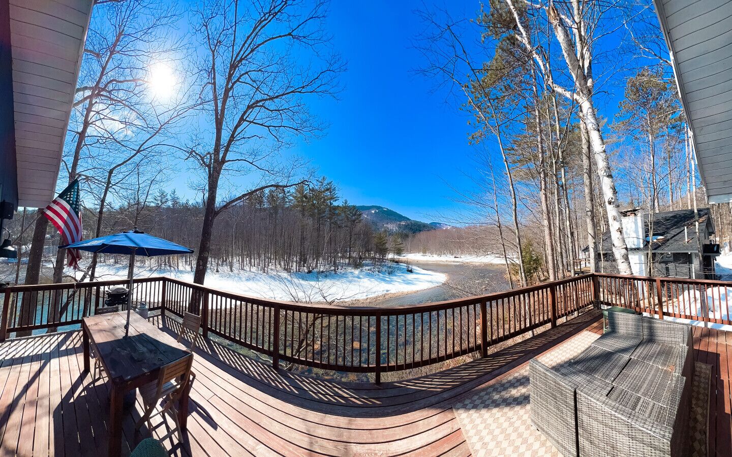 屋外ダイニングエリア