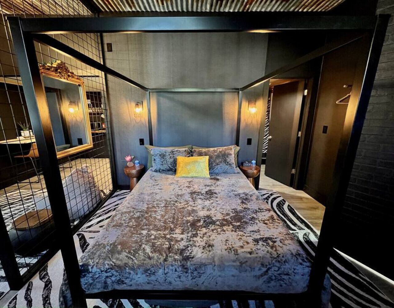 Unique & Opulent Rustic Luxury - No cleaning fee!