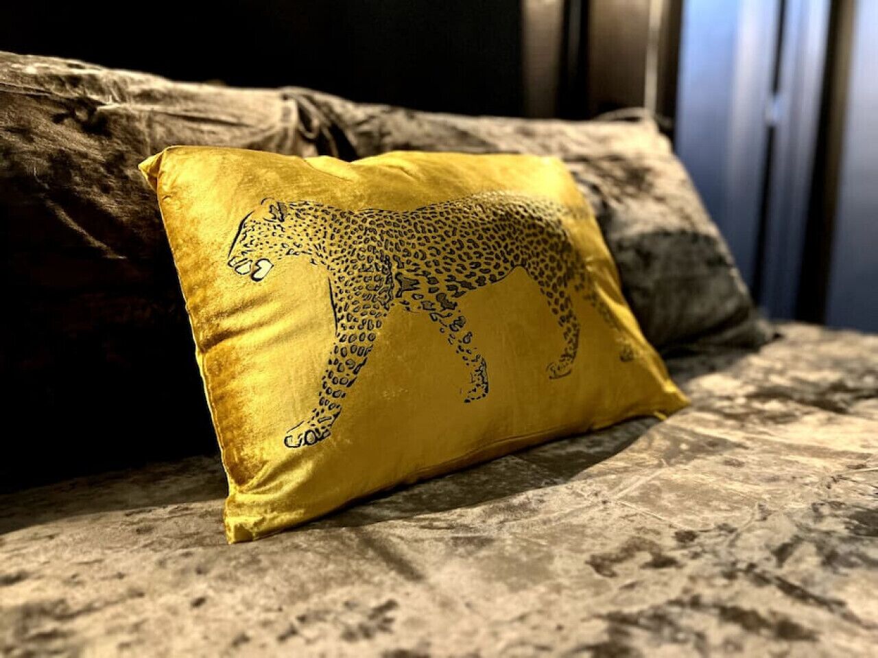 Unique & Opulent Rustic Luxury - No cleaning fee!