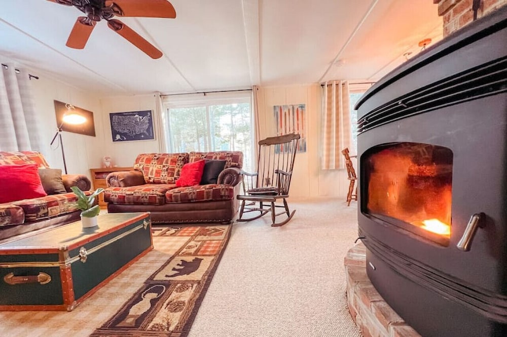 17SM · Renovated 1BR|Deck |Washer/Dryer